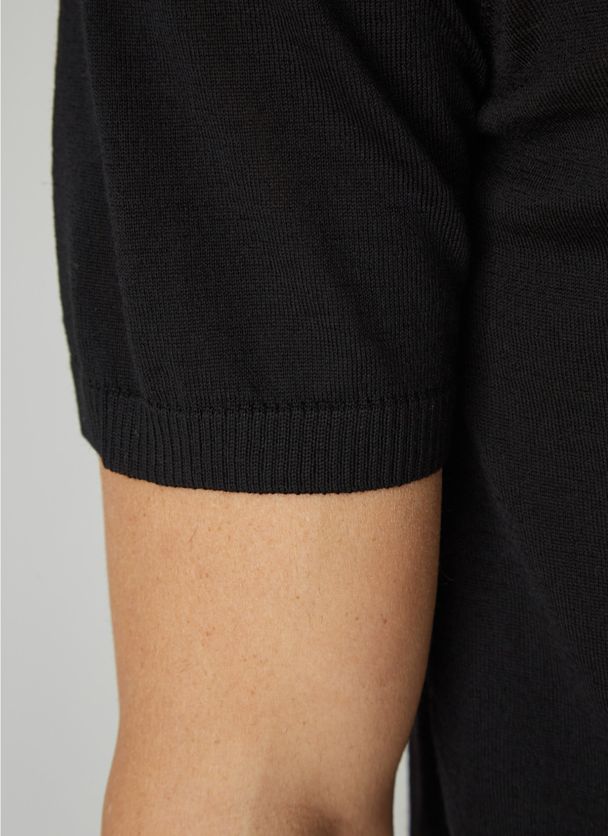 Pullover Rundhals, 1/2 Arm, o.Arm, Black Detailansicht 2