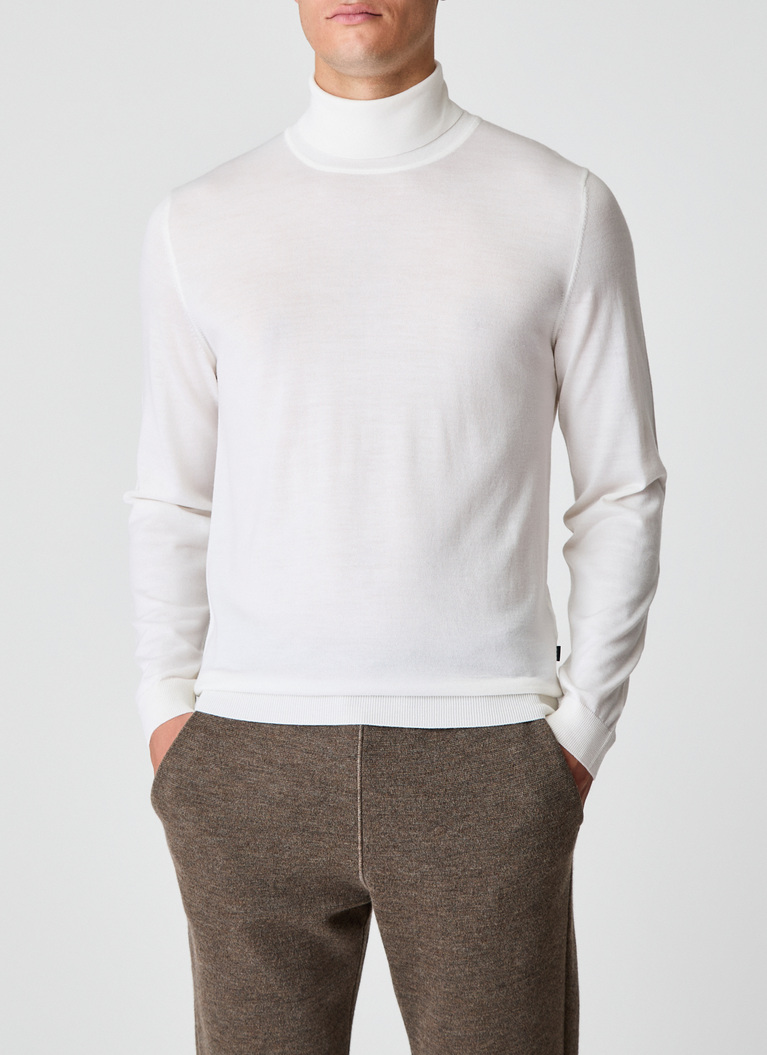 RollkragenpulloverOff White Frontansicht