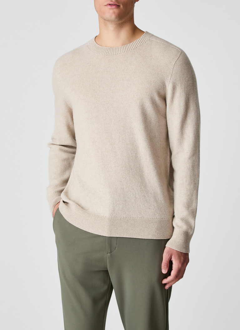 RundhalspulloverBeige Frontansicht