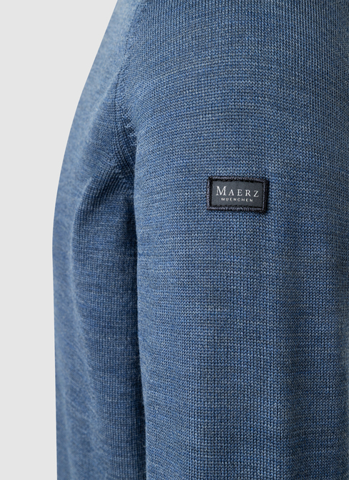 Pullover width=