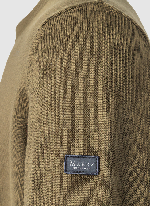 Pullover width=