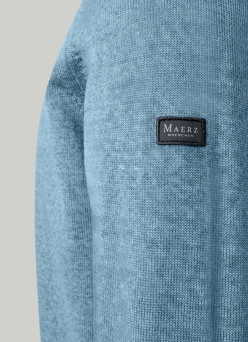 Pullover width=
