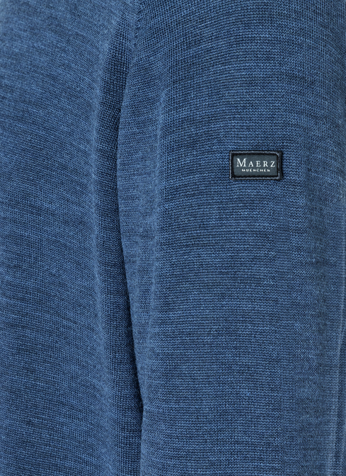 Pullover width=