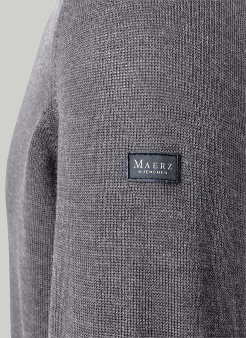 Pullover width=