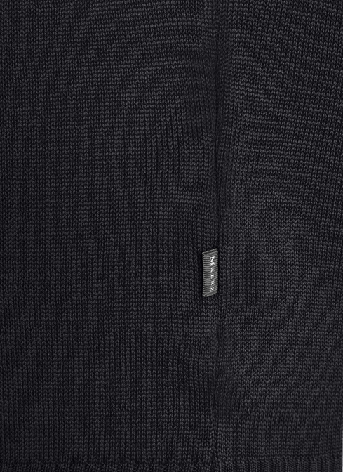 Pullover width=