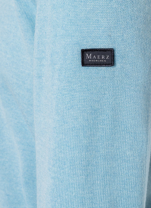 Pullover width=