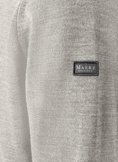 Pullover width=