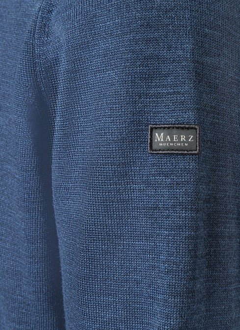 Pullover width=