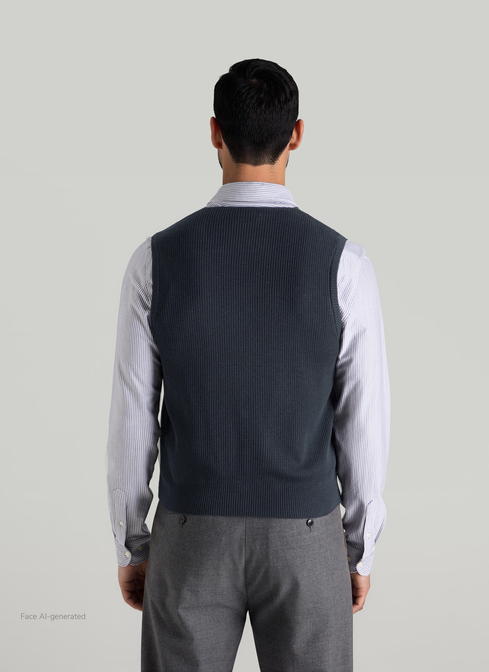 Weste width=