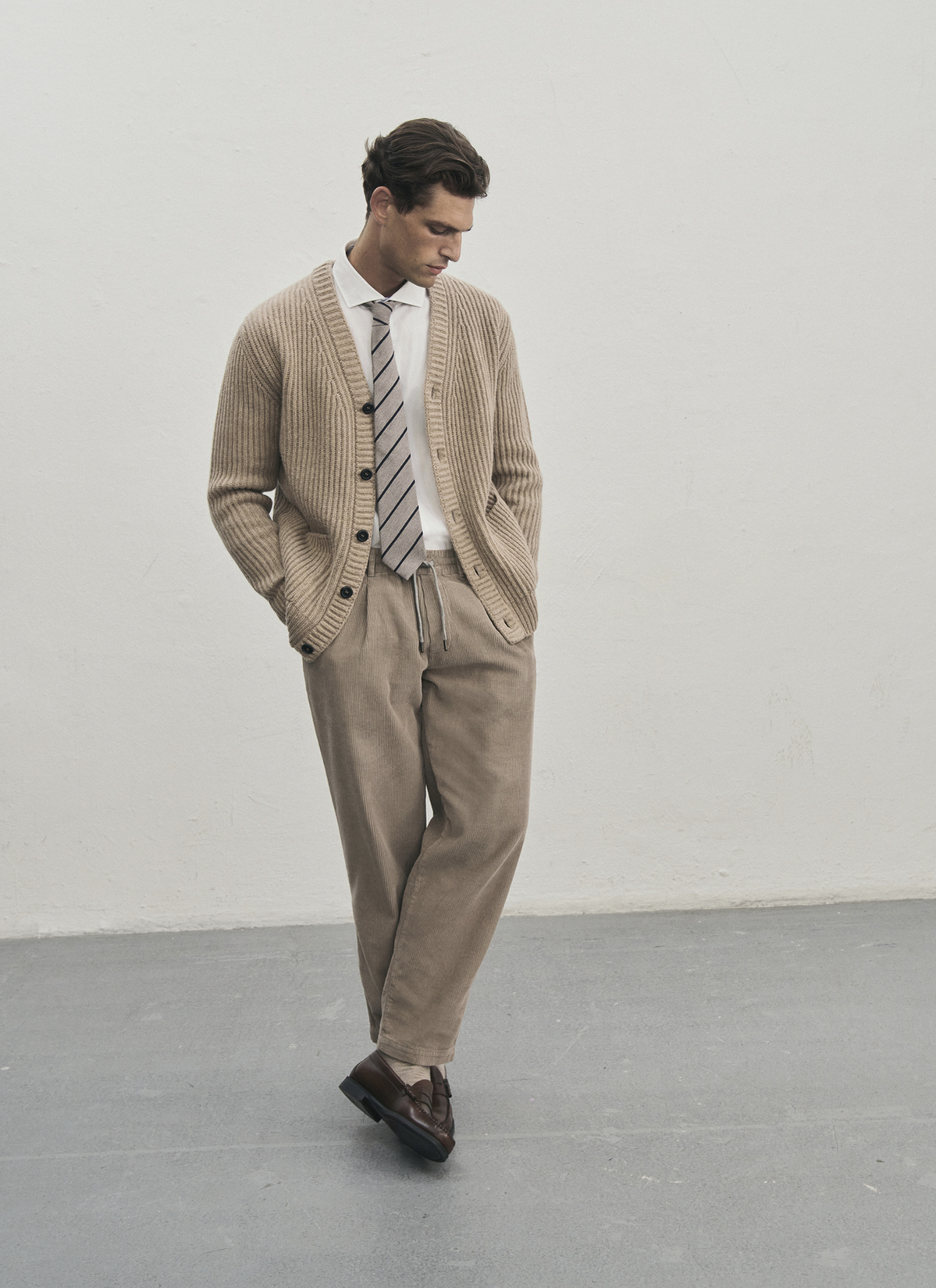 Cardigan  1/1 Arm, Hazelnut Frontansicht