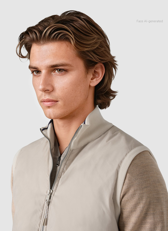 Weste Light Almond Frontansicht