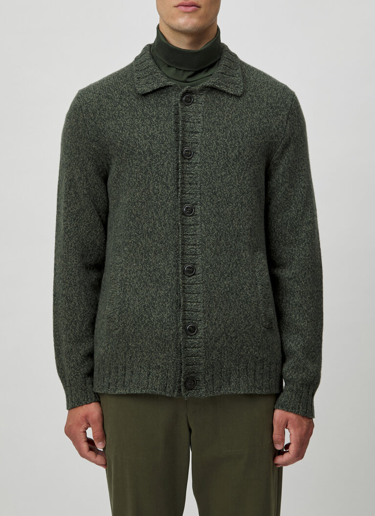 StrickjackeDark Green Frontansicht