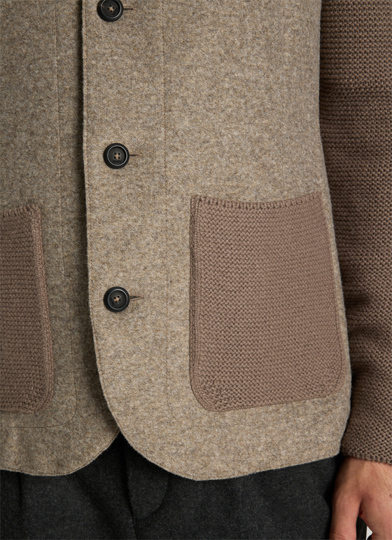 Strickjacke Knopf 1/1 Arm Cedar Wood Frontansicht