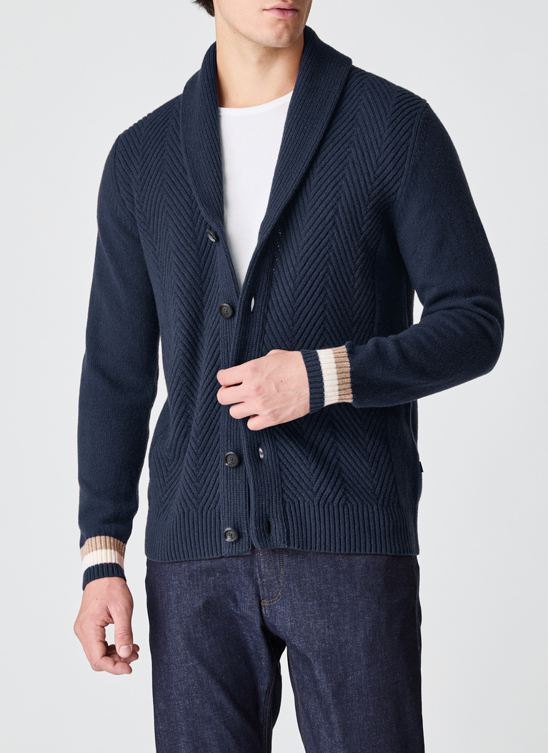 StrickjackeBright Night Frontansicht