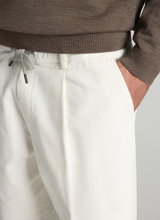 Hose Off White Frontansicht