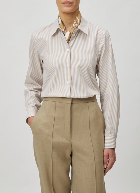 Bluse 1/1 Arm Light Khaki Frontansicht