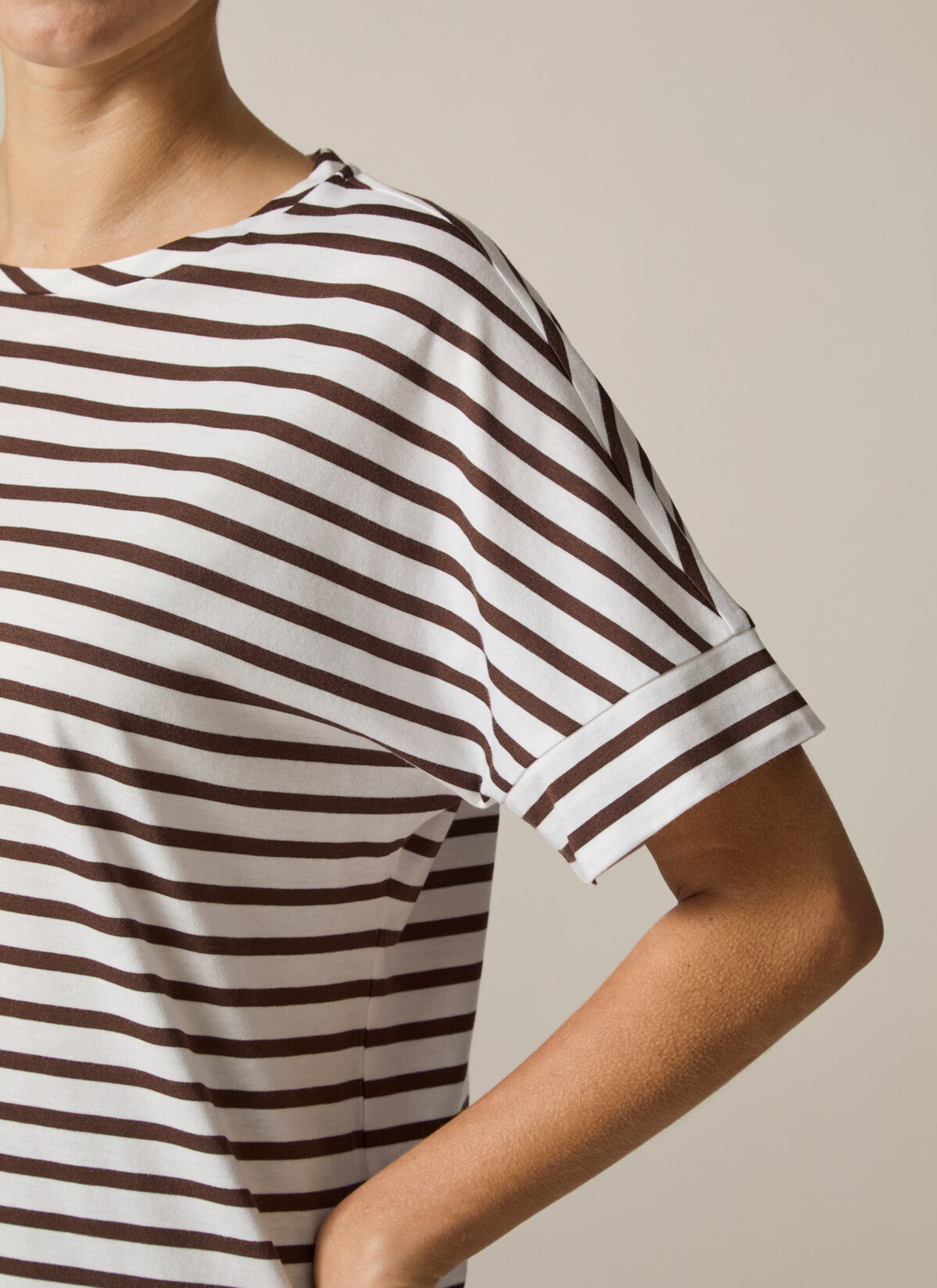 T-Shirt Rundhals 1/2 Arm, Dark Chocolate Detailansicht 1