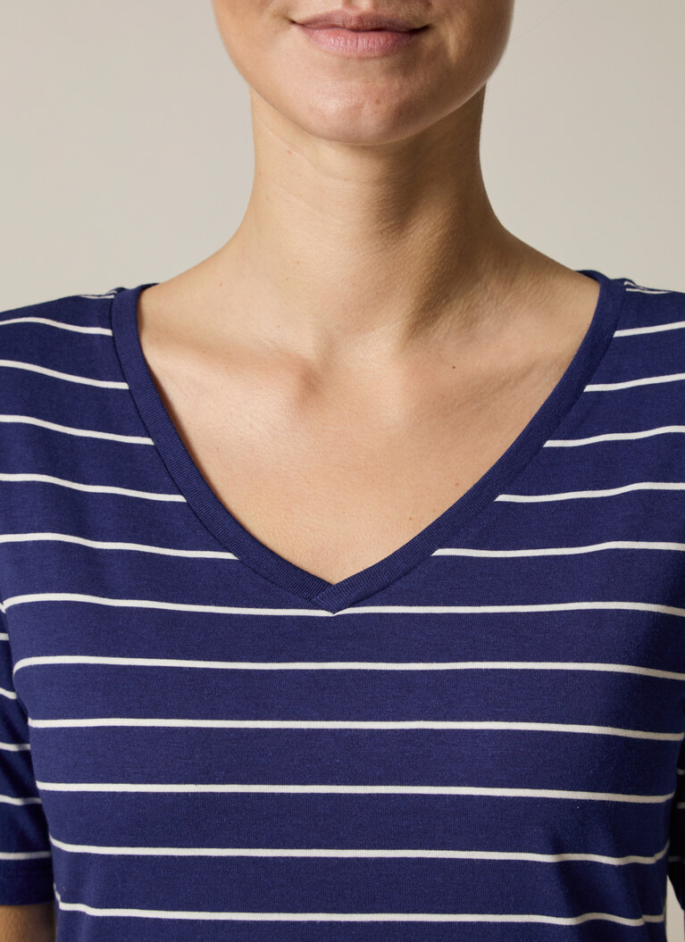 T-Shirt V-Neck 1/2 Arm, Mystic Blue Detailansicht 2