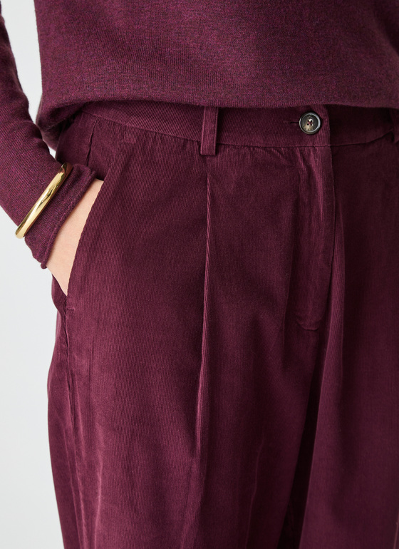 Hose Oxid Red Frontansicht