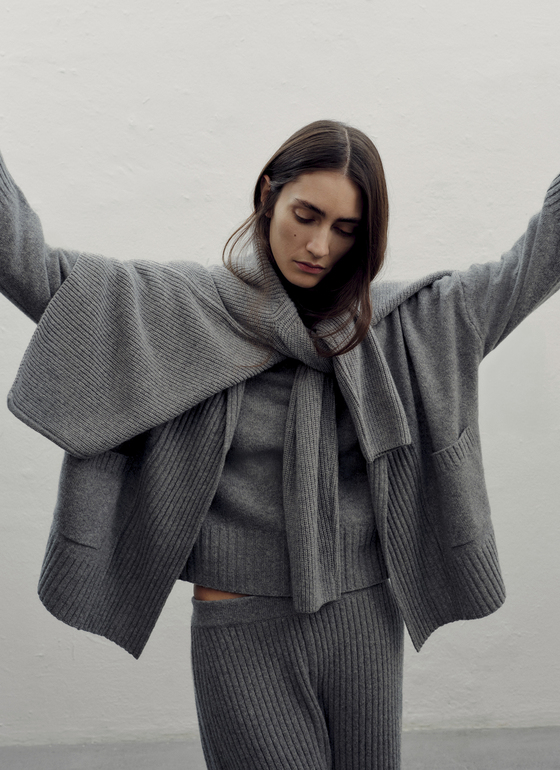 Strickjacke Schalkragen 1/1 Arm Granite Grey Frontansicht
