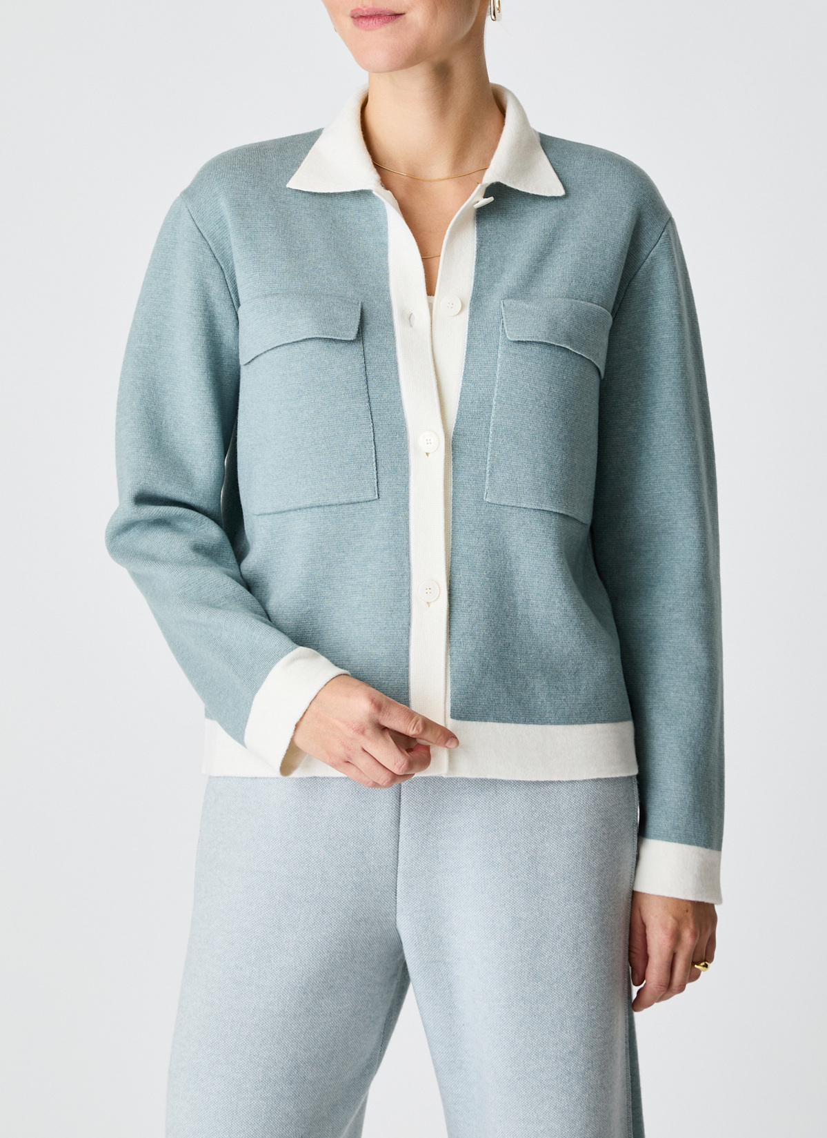 Strickjacke Knopf 1/1 Arm, Lake Blue Frontansicht