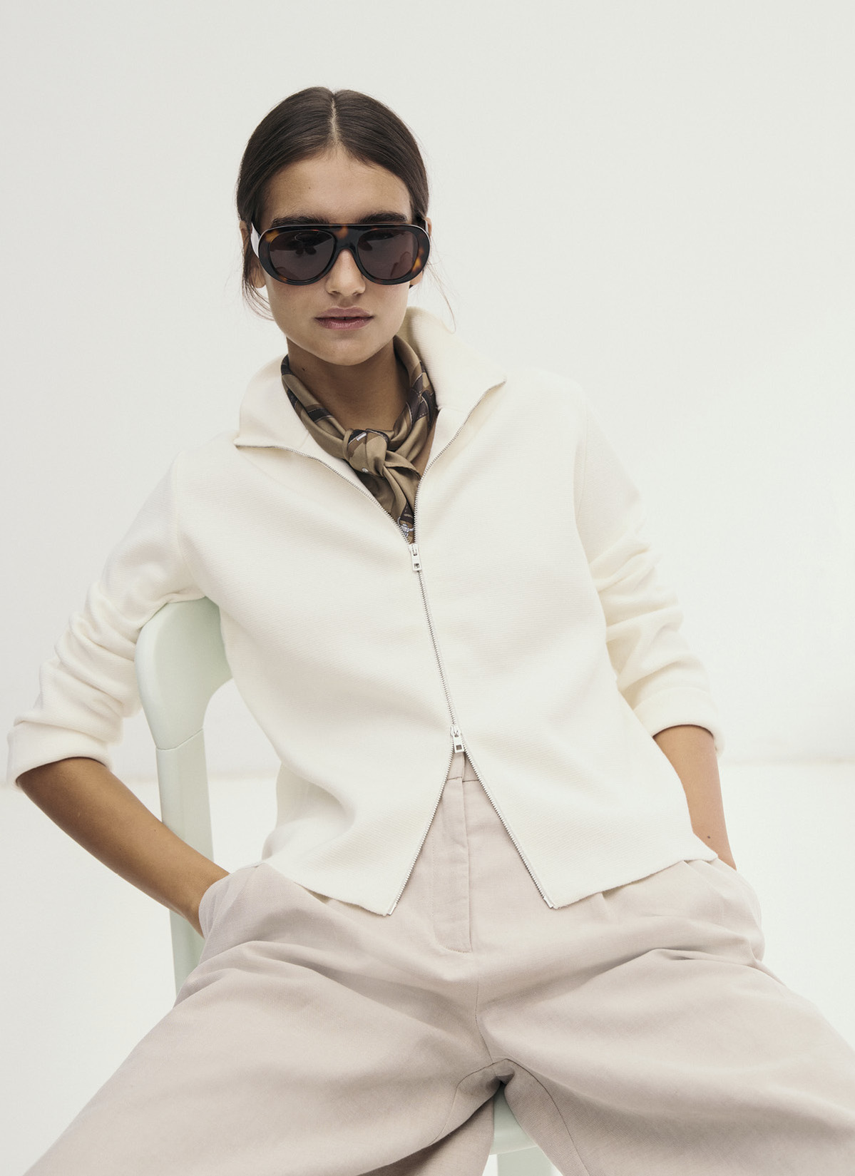 Strickjacke Zip 1/1 Arm, New White Frontansicht