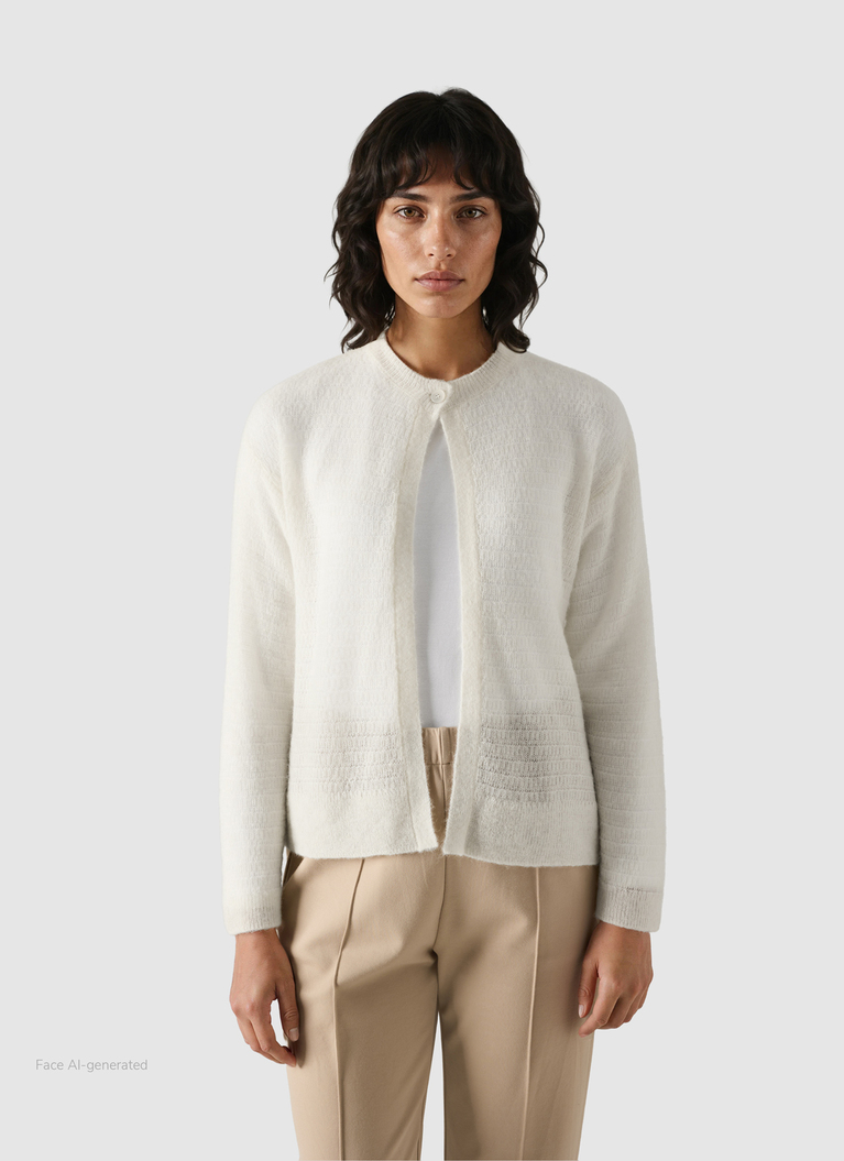 StrickjackeNew White Frontansicht