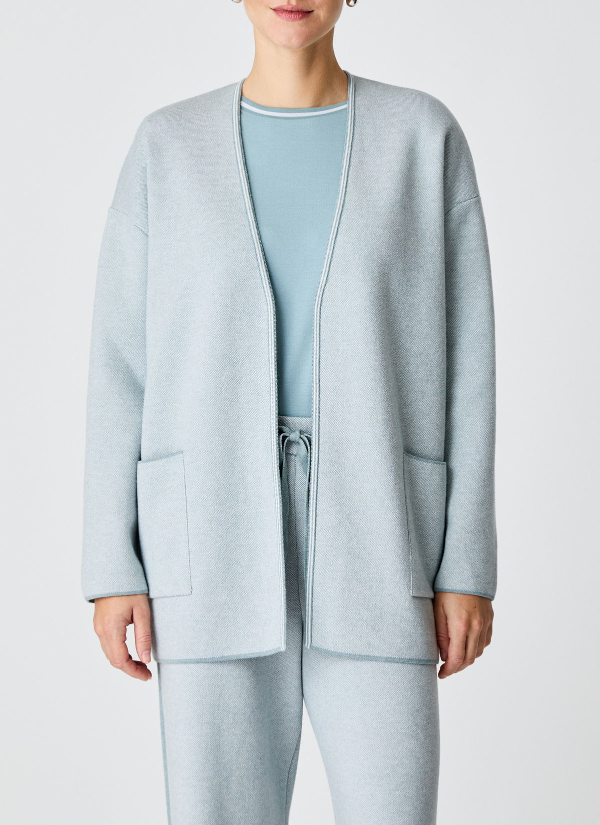 Strickjacke 1/1 Arm, Lake Blue Frontansicht