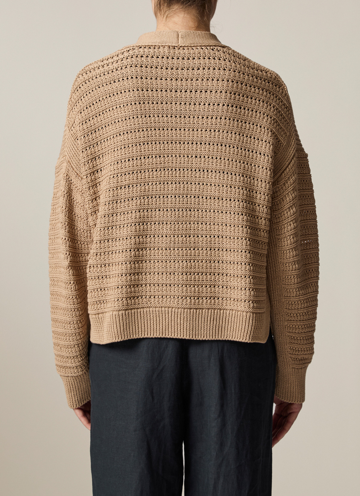 Strickjacke Knopf 1/1 Arm, Beach Brown Rückansicht