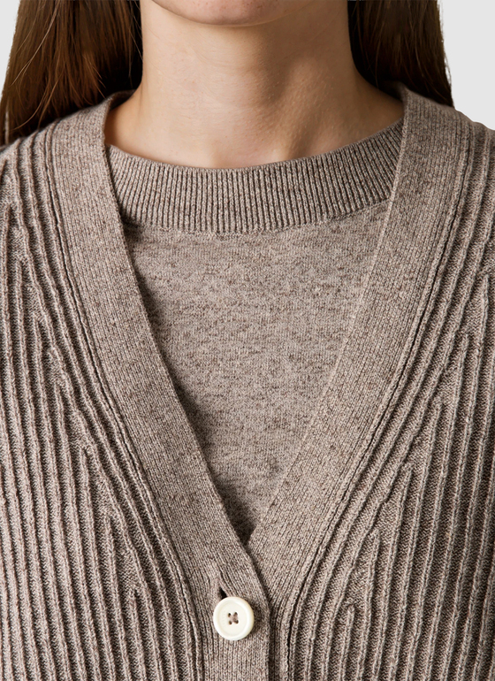 Strickjacke 1/1 Arm Pale Brown Frontansicht