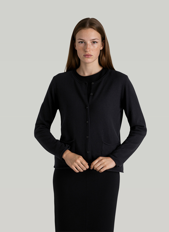 Strickjacke 1/1 Arm Black Frontansicht