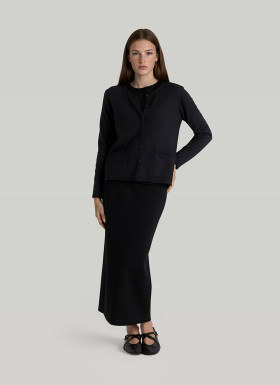 Strickjacke 1/1 Arm Black Frontansicht