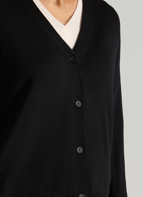 Strickjacke 1/1 Arm Black Frontansicht
