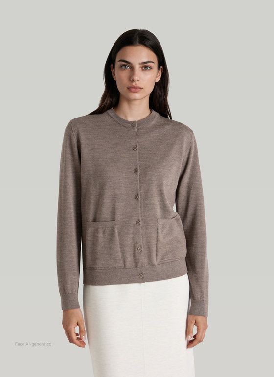Strickjacke Knopf 1/1 Arm Brownie Frontansicht