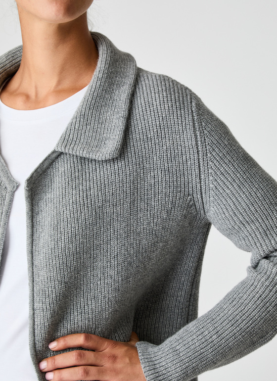 Strickjacke 1/1 Arm Granite Grey Frontansicht