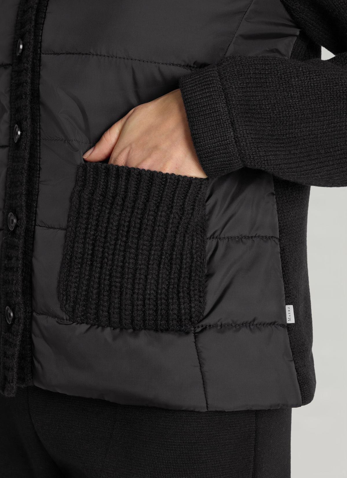 Strickjacke 1/1 Arm, Black Detailansicht 1