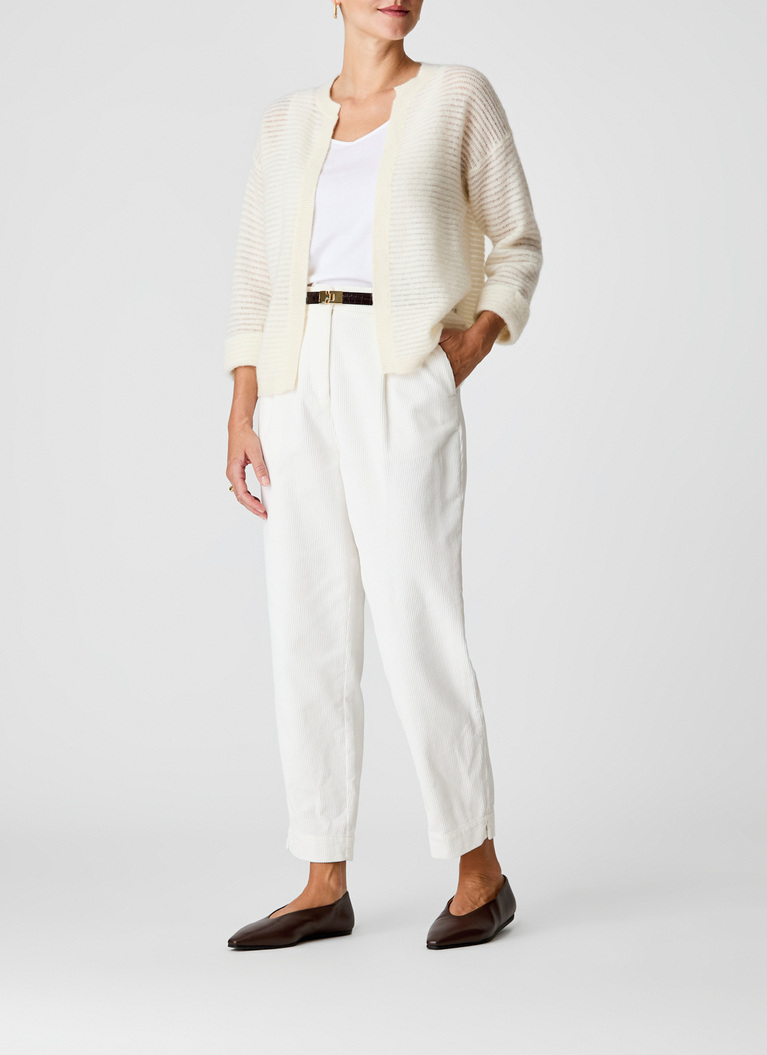 StrickjackeNew White Frontansicht