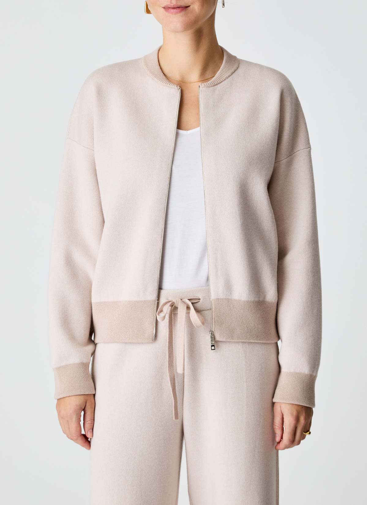 Strickjacke Zip 1/1 Arm, Sand Frontansicht