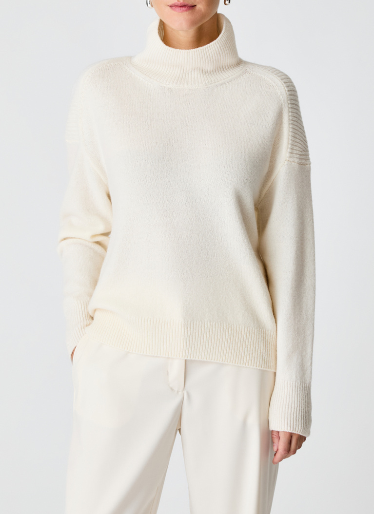 RollkragenpulloverNew White Frontansicht