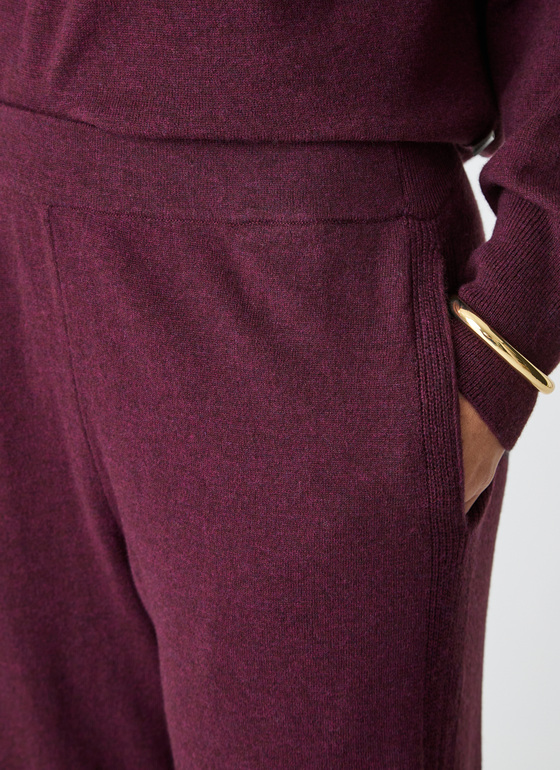 Hose Oxid Red Frontansicht