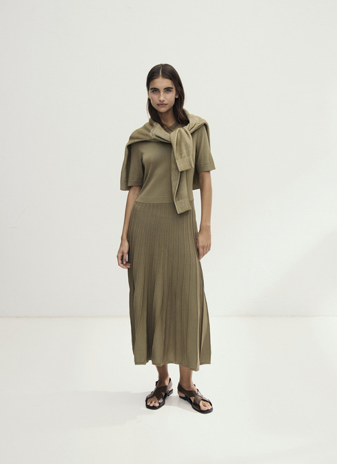 Kleid width=