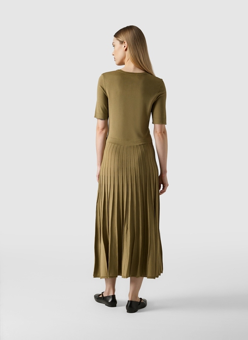 Kleid width=