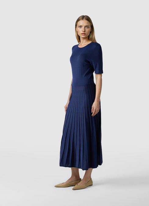 Kleid width=