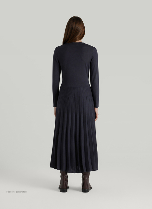 Kleid width=
