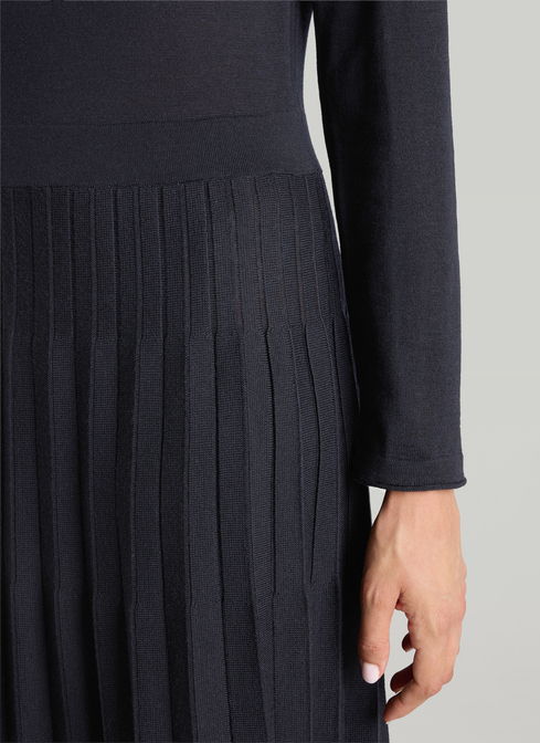 Kleid width=