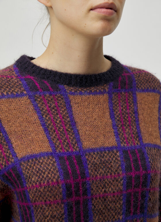 Pullover Rundhals 1/1 Arm Aubergine Frontansicht