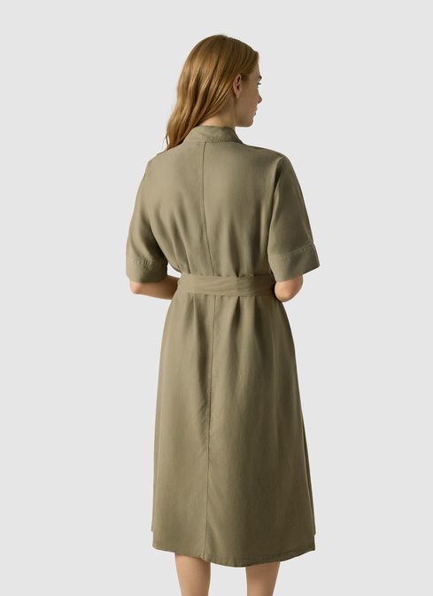 Kleid width=